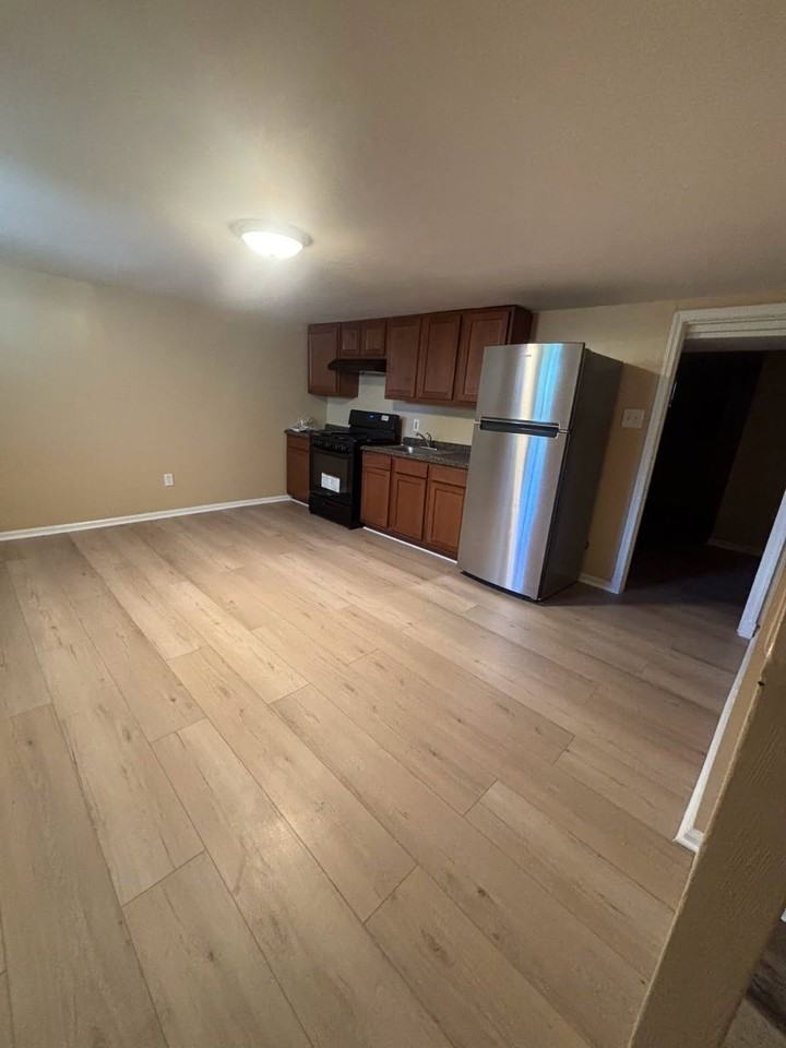 3116 E Federal St #1stFL - Photo 2 of 12