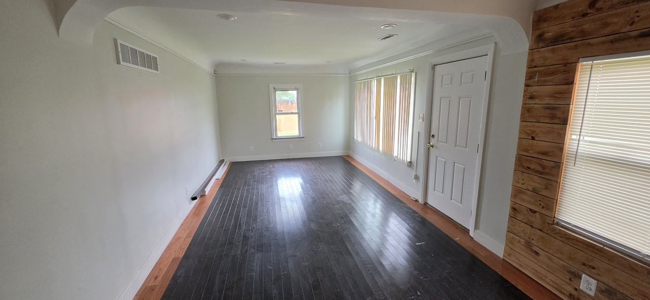 13501 Vernon Ave #1 - Photo 3 of 7