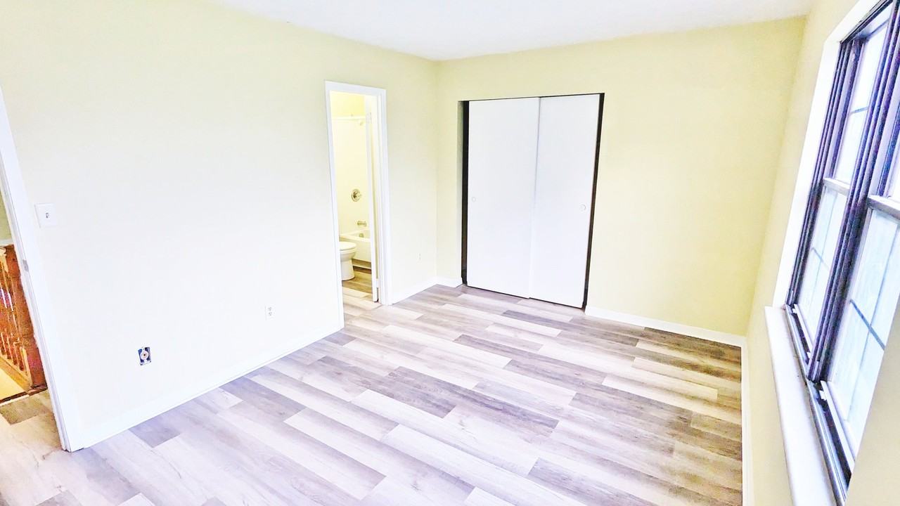 534 E Graham Pl - Photo 5 of 6