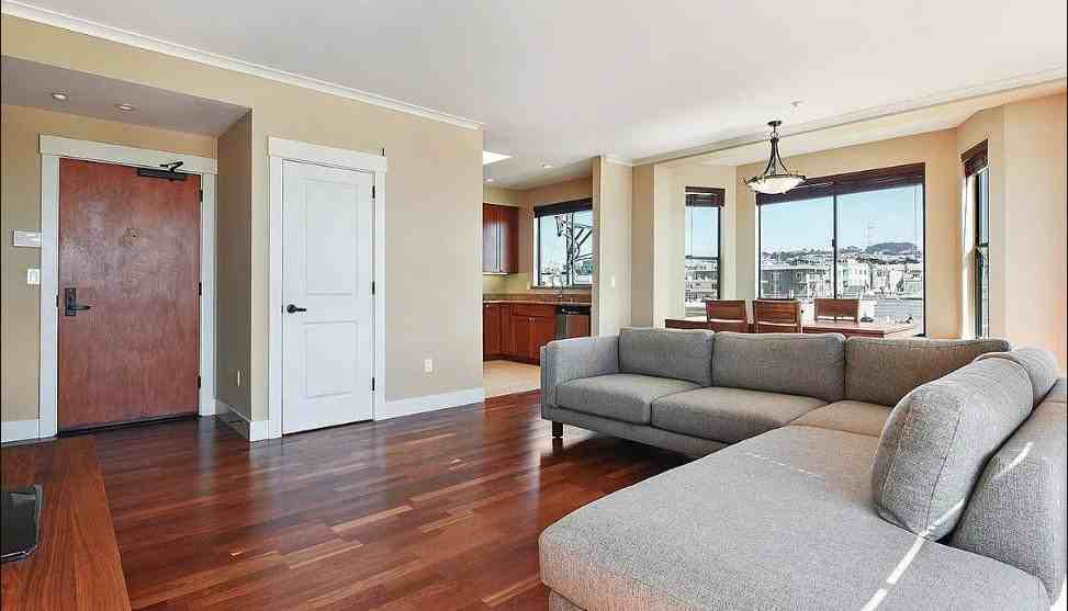 2401 44th Ave #4 - Photo 3 of 14