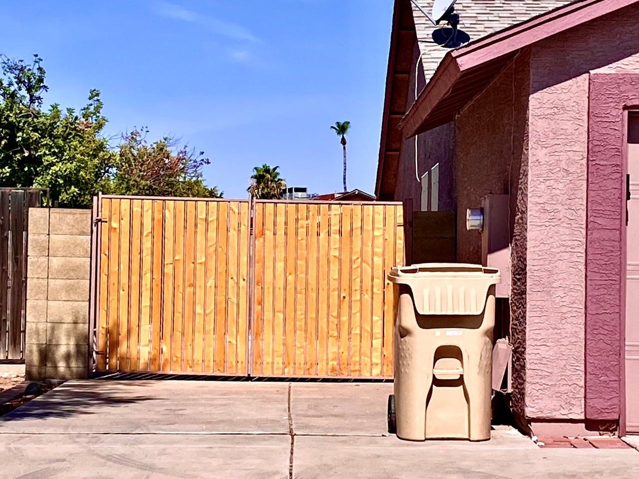 6528 N 80th Ave - Photo 2 of 10