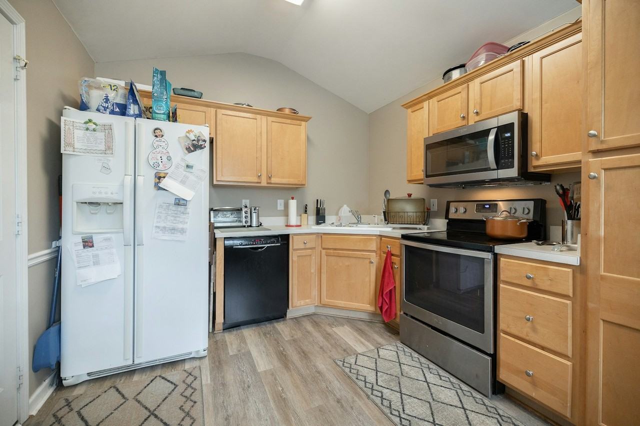 141 Birch Valley Drive - Photo 2 of 11