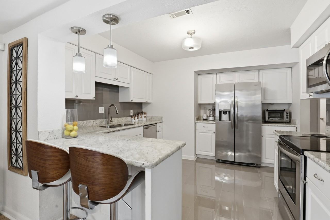 3310 Nw 28th Ave - Photo 6 of 20
