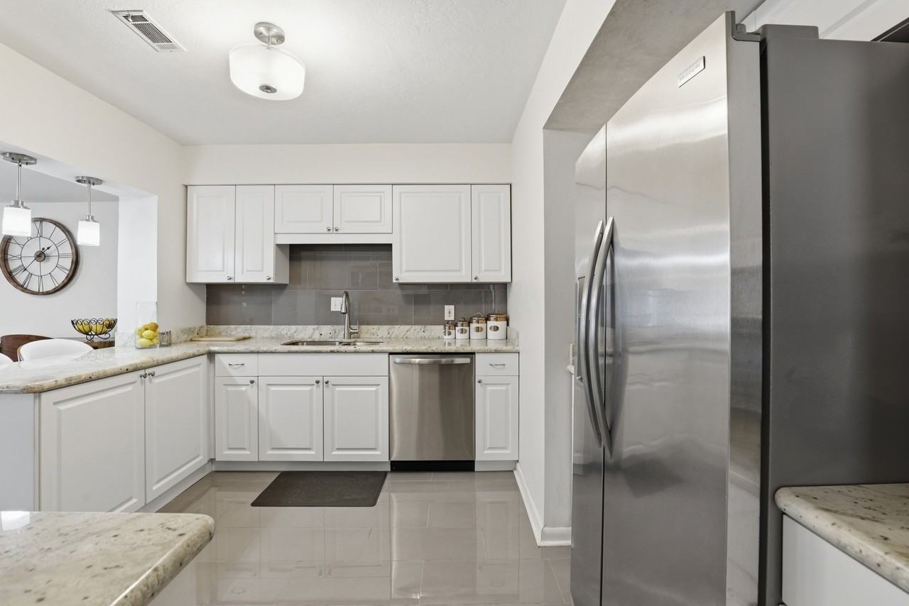 3310 Nw 28th Ave - Photo 7 of 20