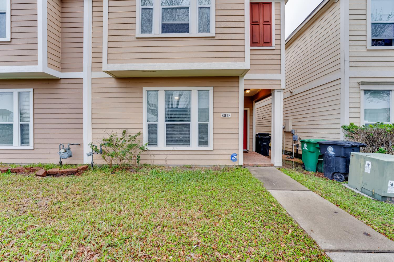 8018 Grow Ln - Photo 2 of 20