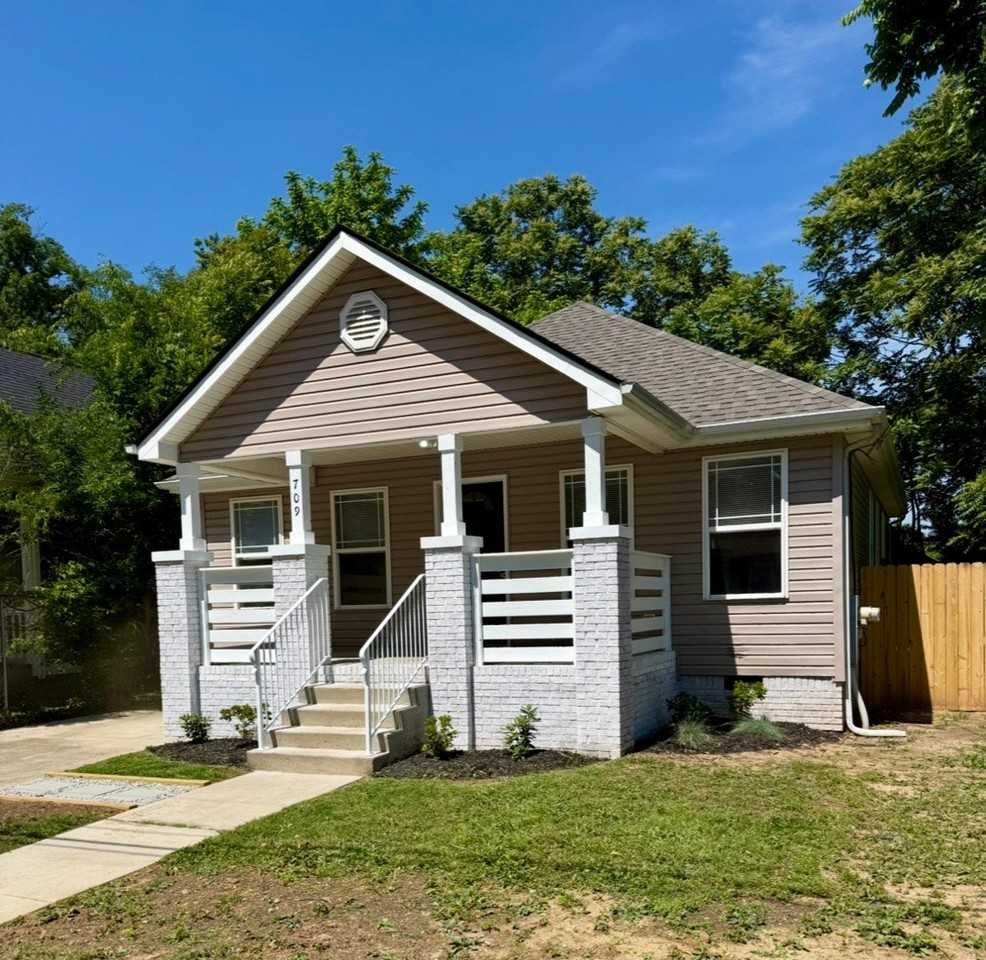 709 N Holly St - Photo 2 of 16