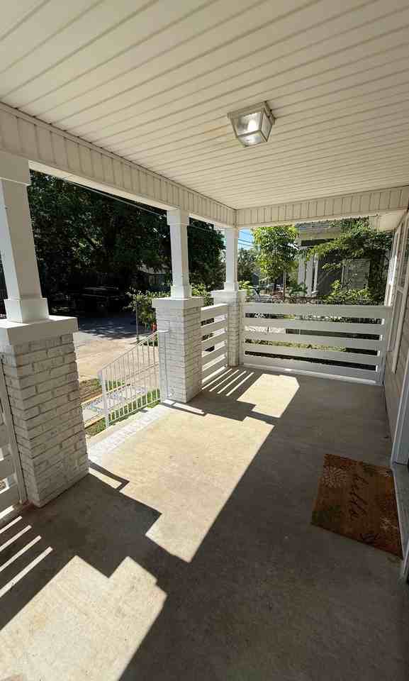 709 N Holly St - Photo 4 of 16