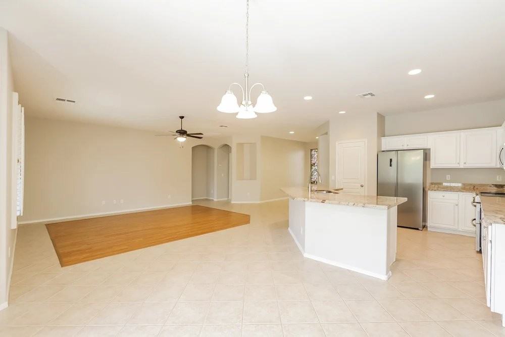 2414 W Park St - Photo 5 of 13