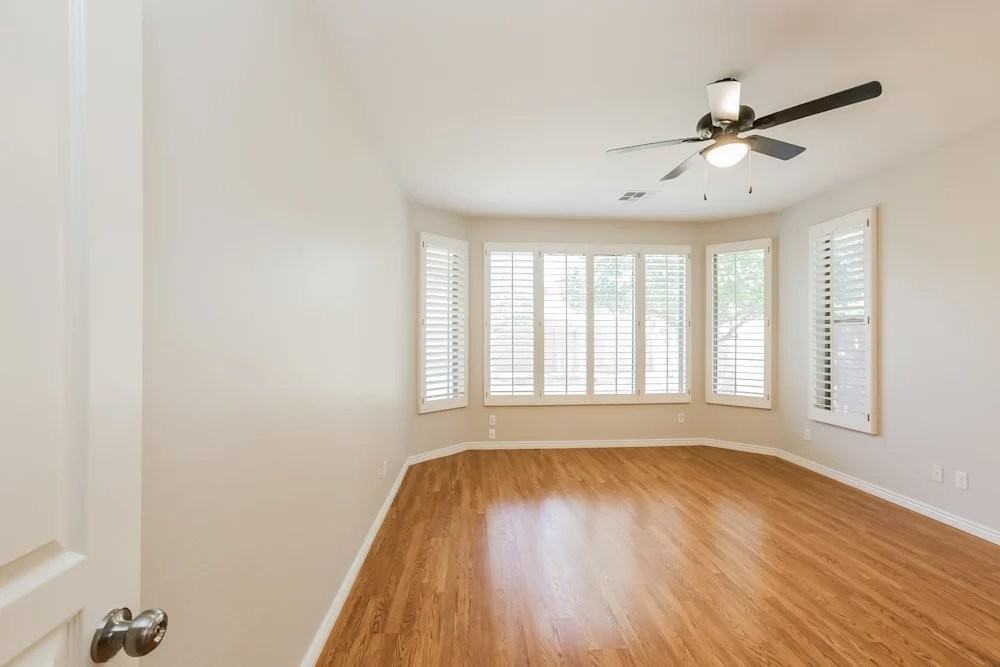 2414 W Park St - Photo 6 of 13