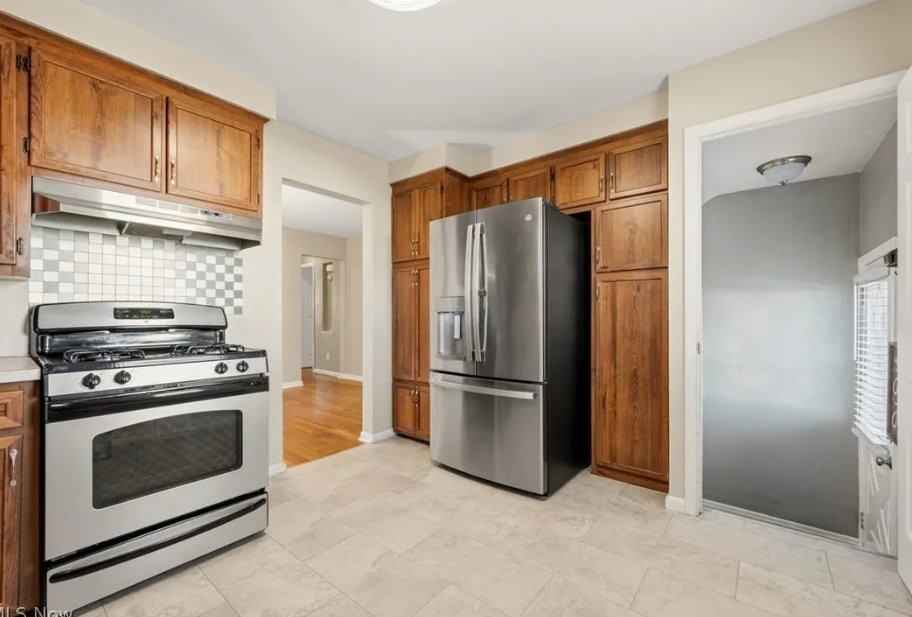 953 Bryn Mawr Ave - Photo 3 of 3