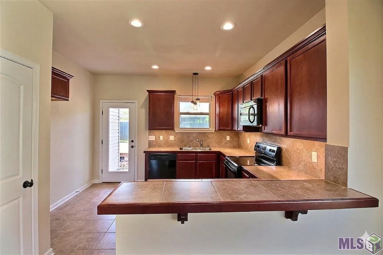 11389, Ashwood Ct - Photo 5 of 15