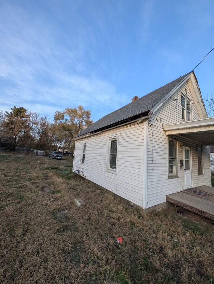 2209 W Krause Ave - Photo 3 of 18