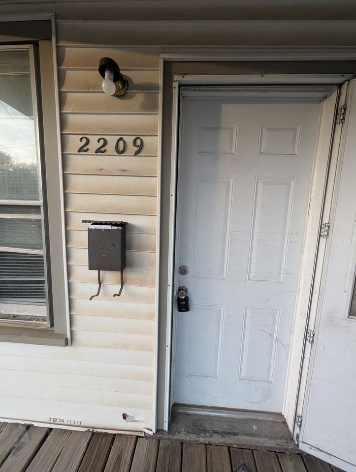 2209 W Krause Ave - Photo 4 of 18
