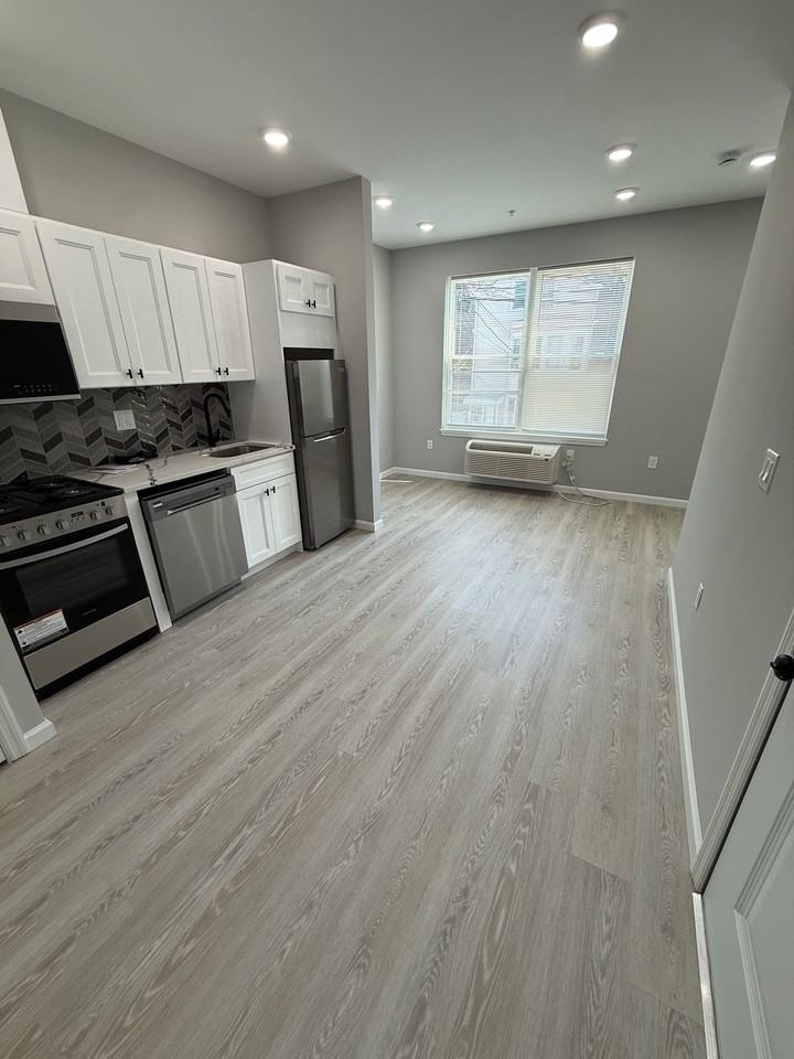 201 Governor St #301