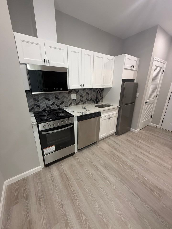 201 Governor St #303
