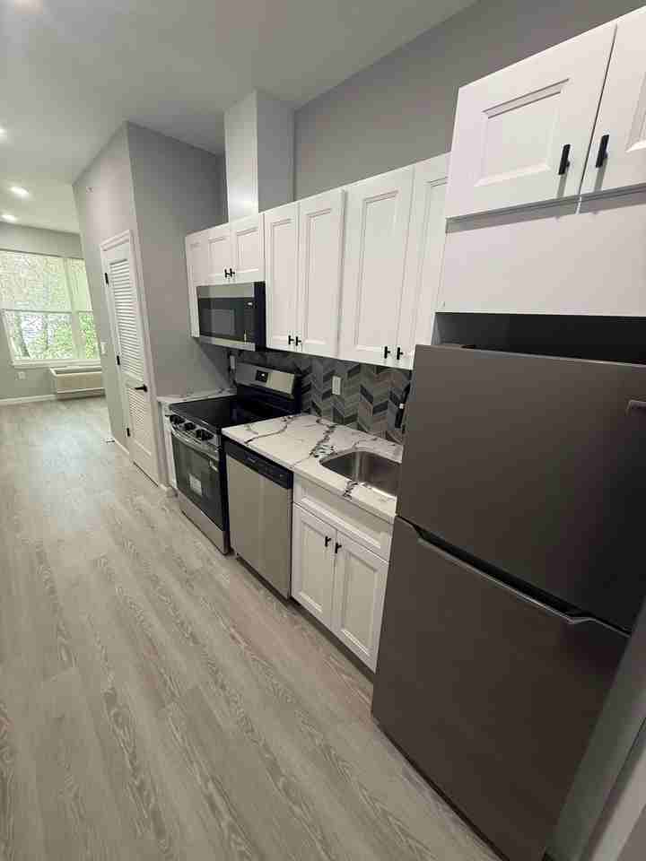 201 Governor St #304