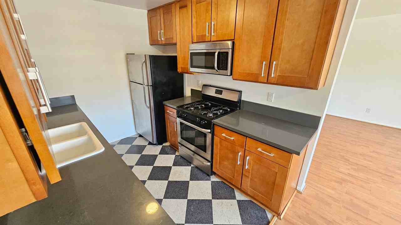 1130 N Fuller Ave #10 - Photo 3 of 9