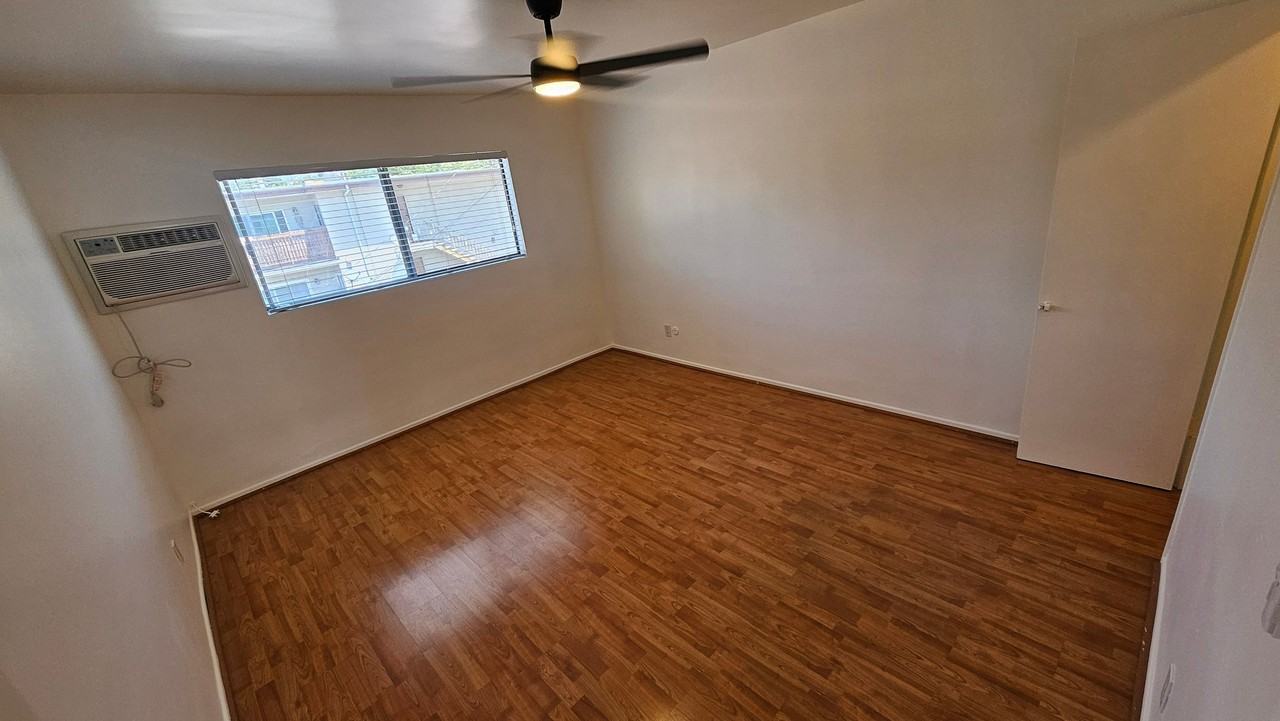 1130 N Fuller Ave #10 - Photo 6 of 9
