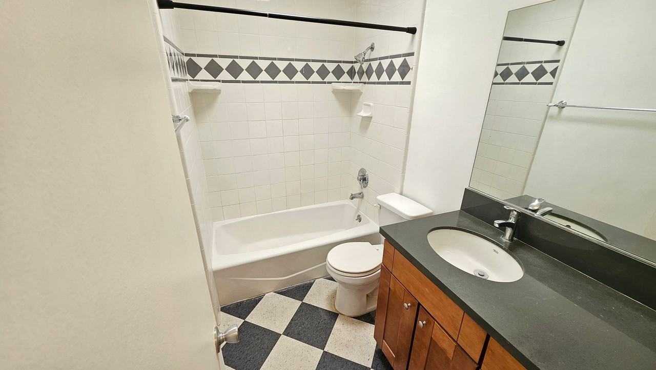 1130 N Fuller Ave #10 - Photo 7 of 9