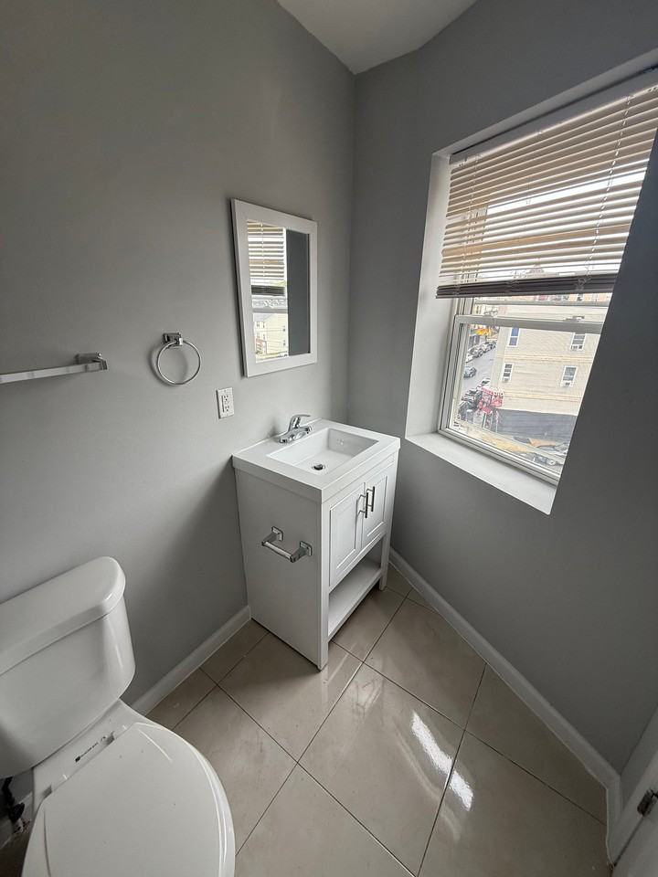 324 Market St #402 - Photo 6 of 7
