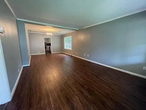 131 Chestnut St - Photo 6 of 10