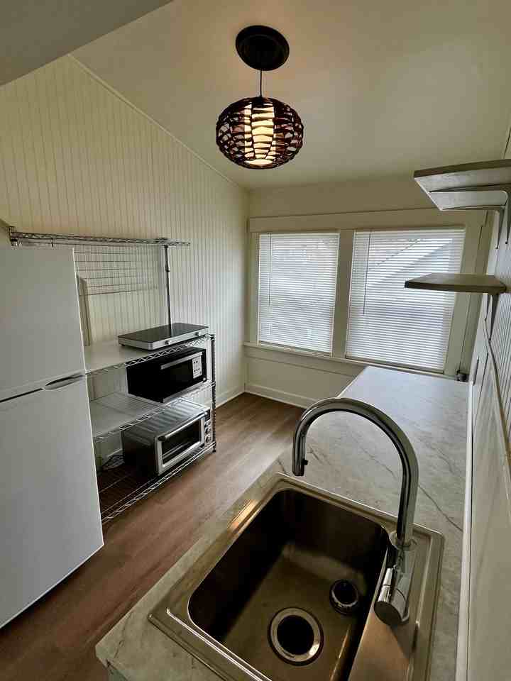 220 N East St - Photo 2 of 6