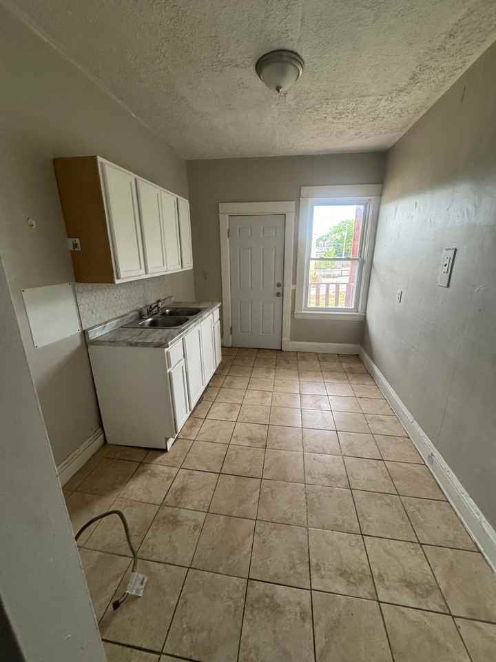 1811 Lakeview Rd #1-2-3 - Photo 3 of 20