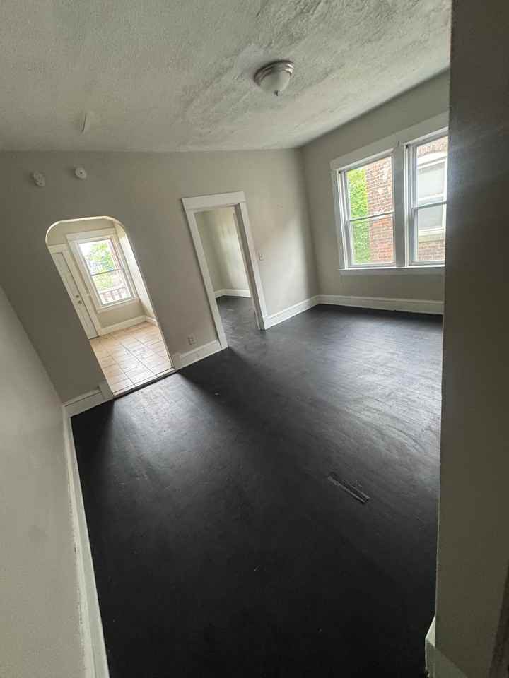 1811 Lakeview Rd #1-2-3 - Photo 4 of 20