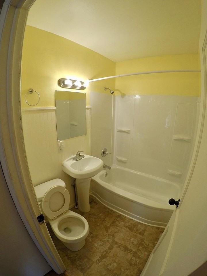 675 28th St - Photo 2 of 3