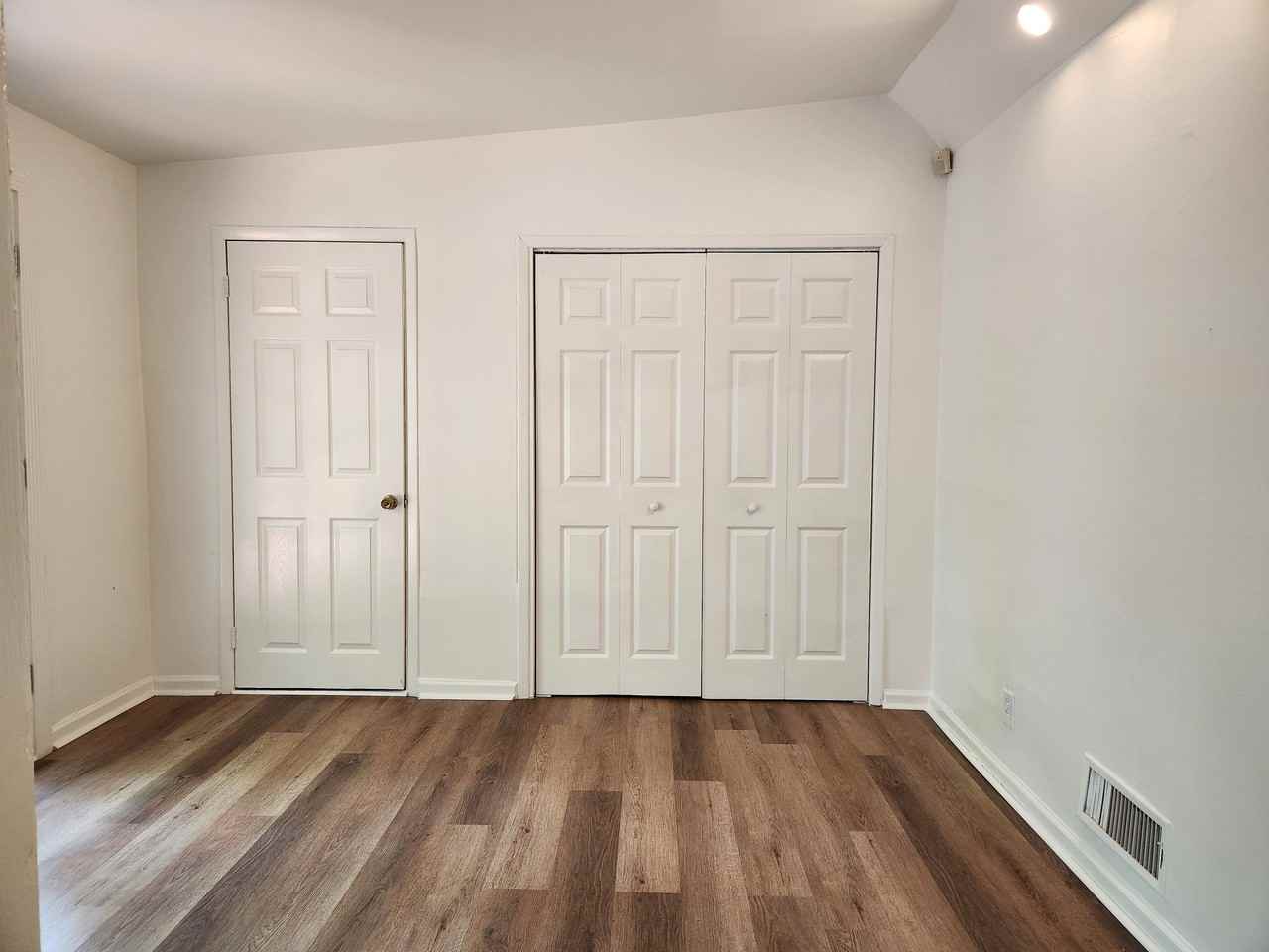 1505 Eastland Rd Se - Photo 2 of 19