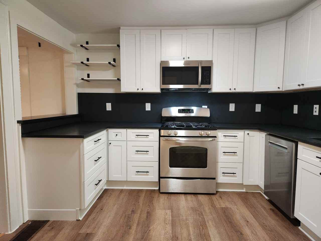 1505 Eastland Rd Se - Photo 3 of 19