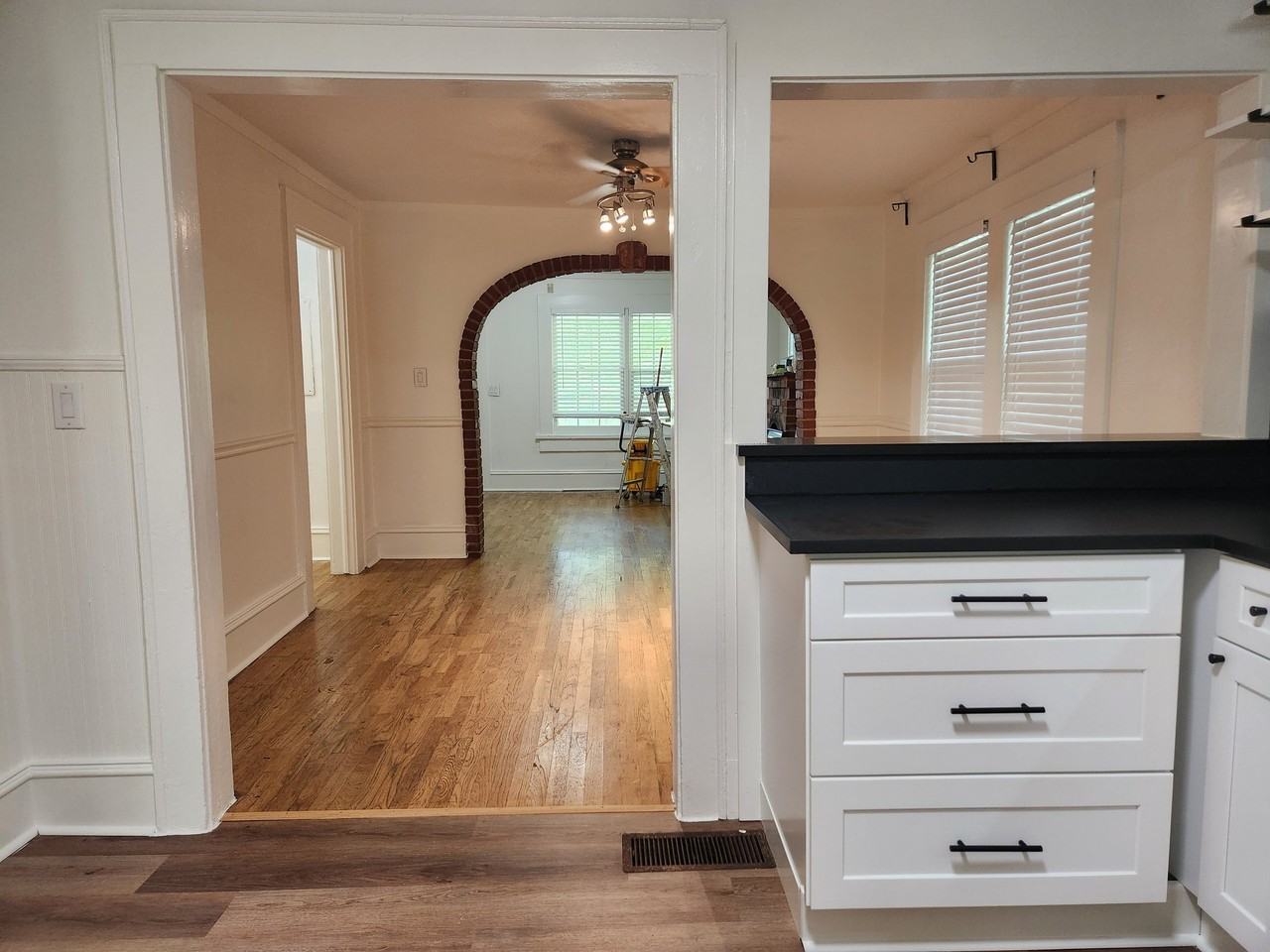 1505 Eastland Rd Se - Photo 5 of 19