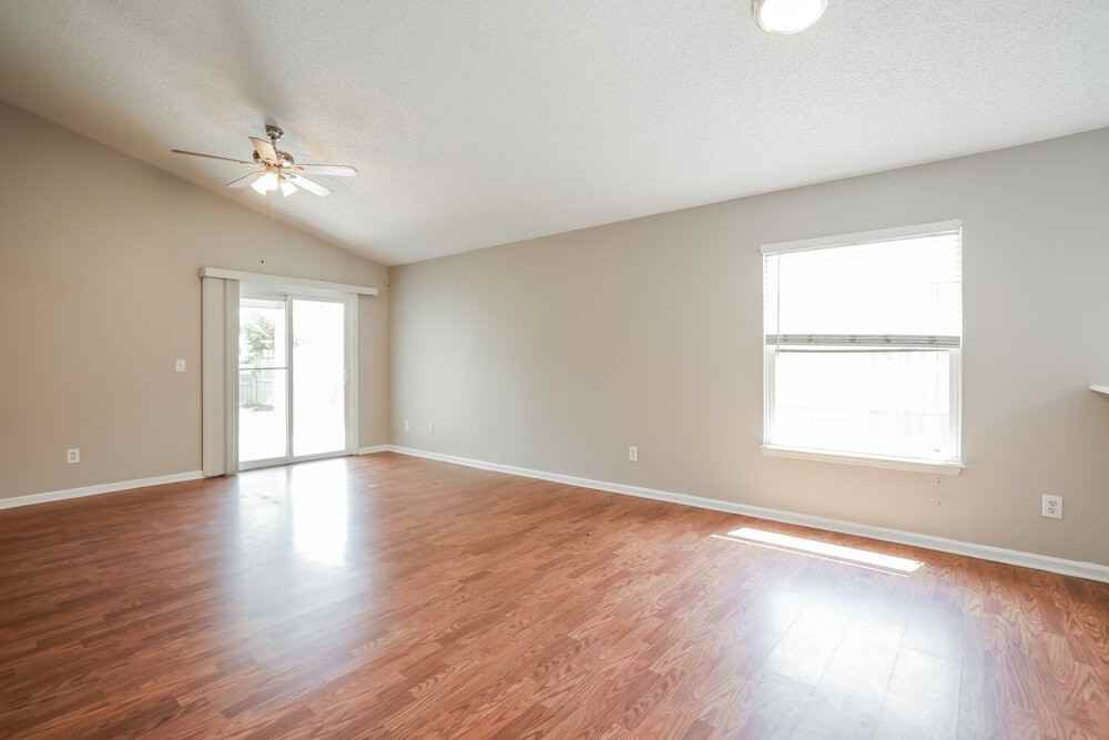 1976 Hunters Trace Cir - Photo 4 of 16