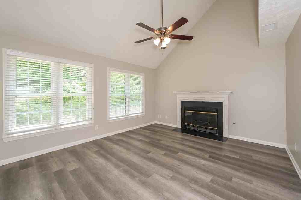 1070 Hunters Creek Ct - Photo 5 of 17