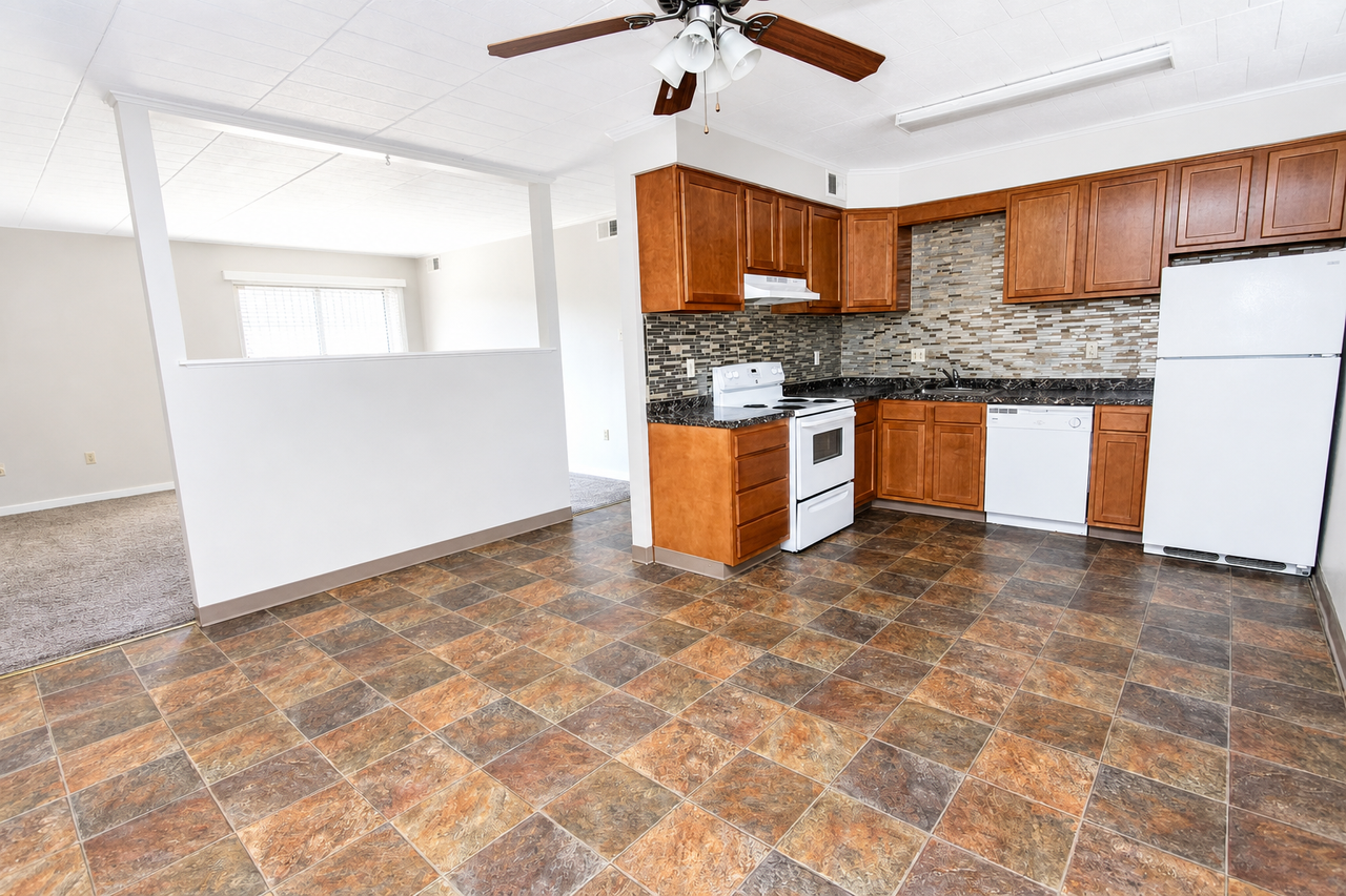 KELLY STREET APARTMENTS -- 100 - Photo 5 of 9
