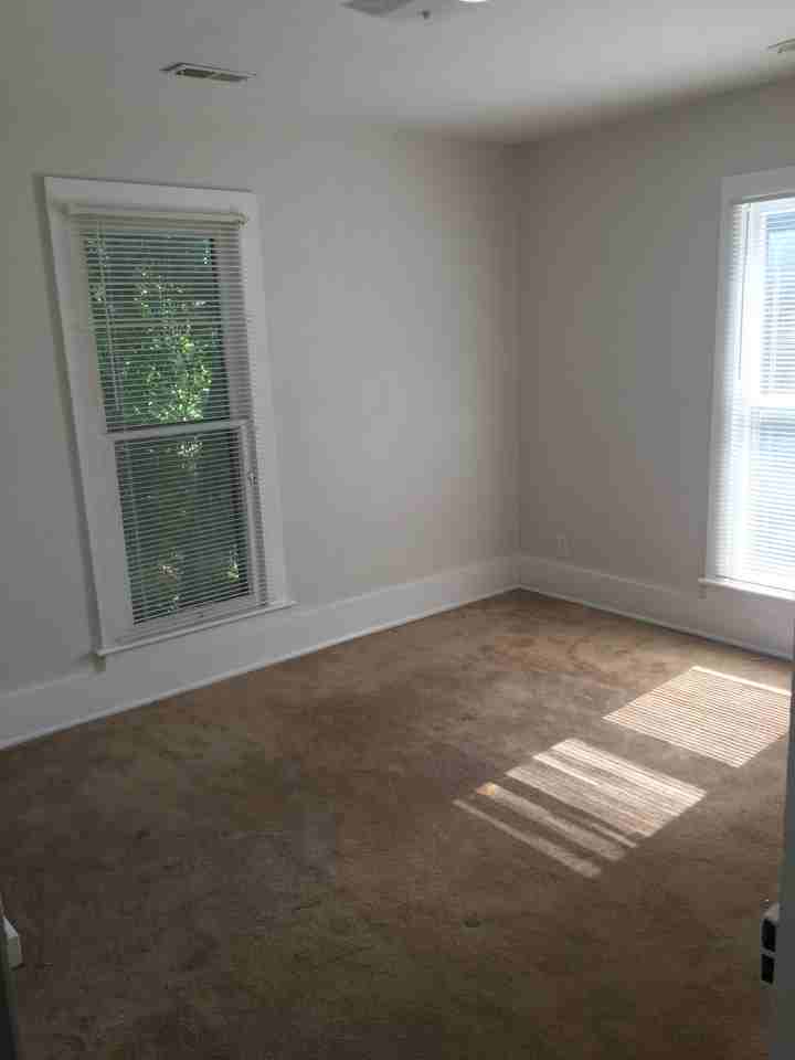 505 S Roney St #505 - Photo 4 of 10