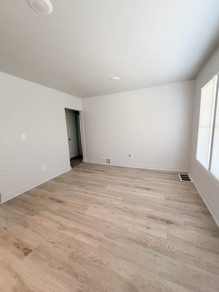 13395 Maiden St #1 - Photo 4 of 14