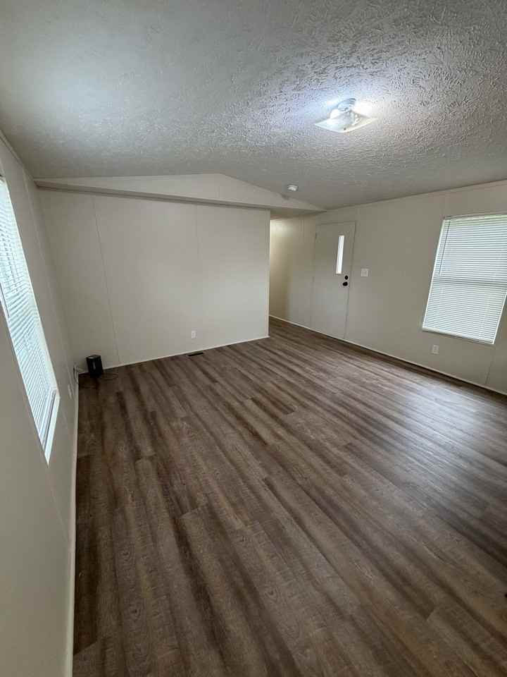 130 Longview Dr - Photo 4 of 12