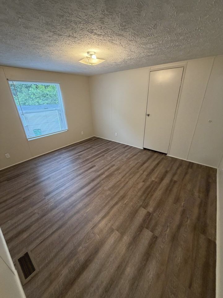 130 Longview Dr - Photo 5 of 12