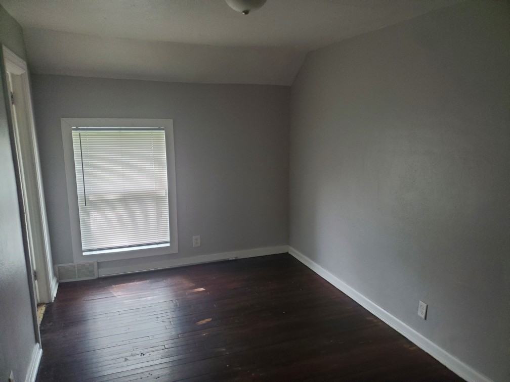 318 Lincoln Way East - Photo 3 of 12