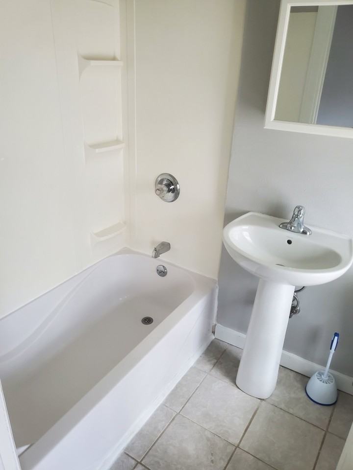 318 Lincoln Way East - Photo 5 of 12
