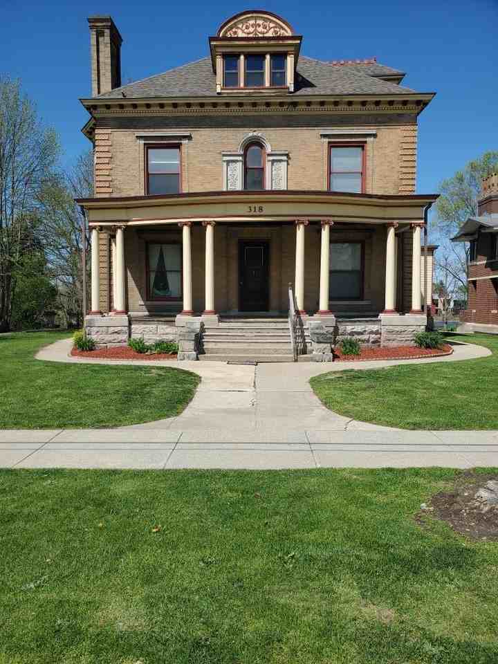 318 Lincoln Way East - Photo 6 of 12
