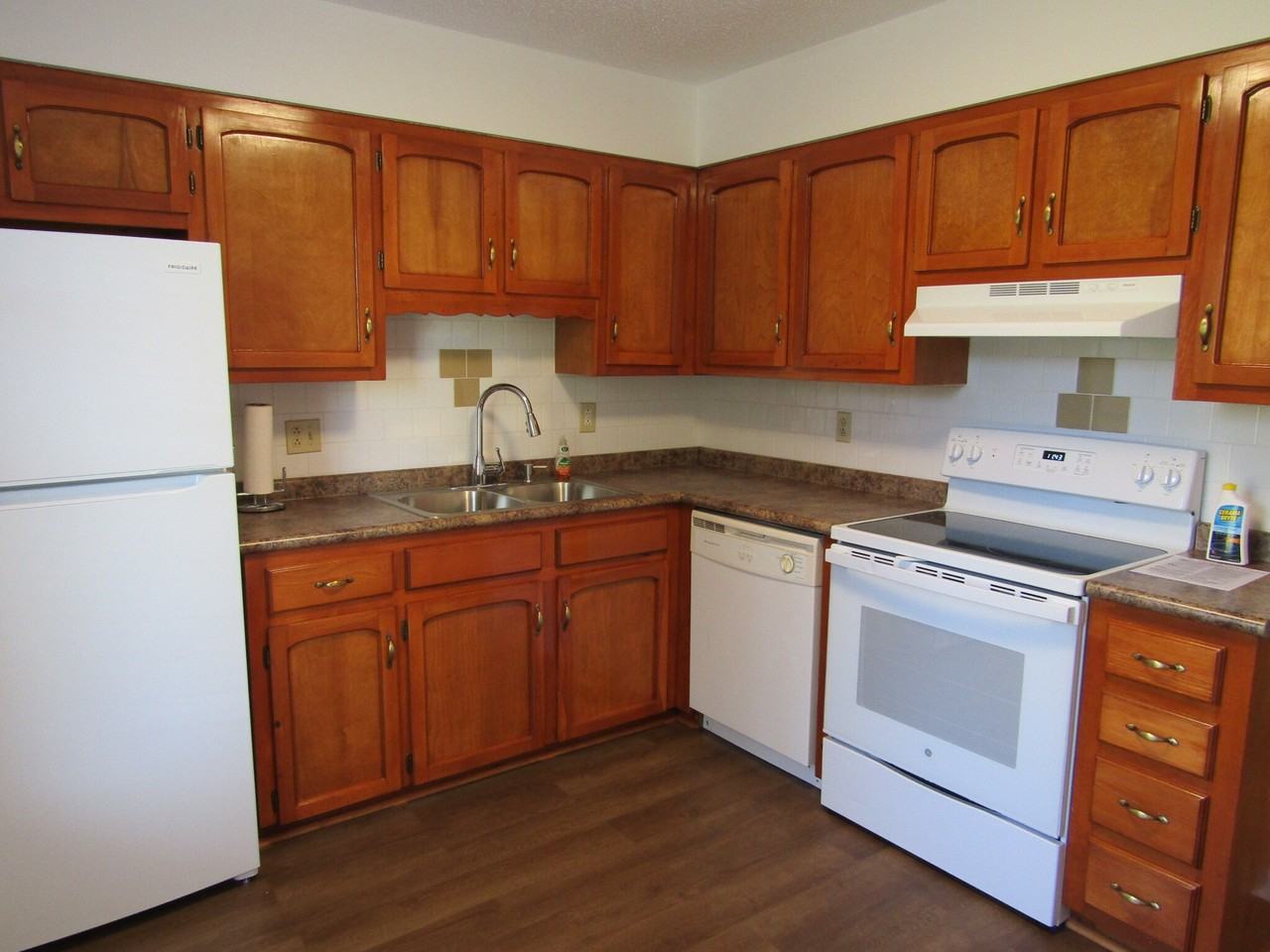 144 Mason Street - Photo 4 of 10