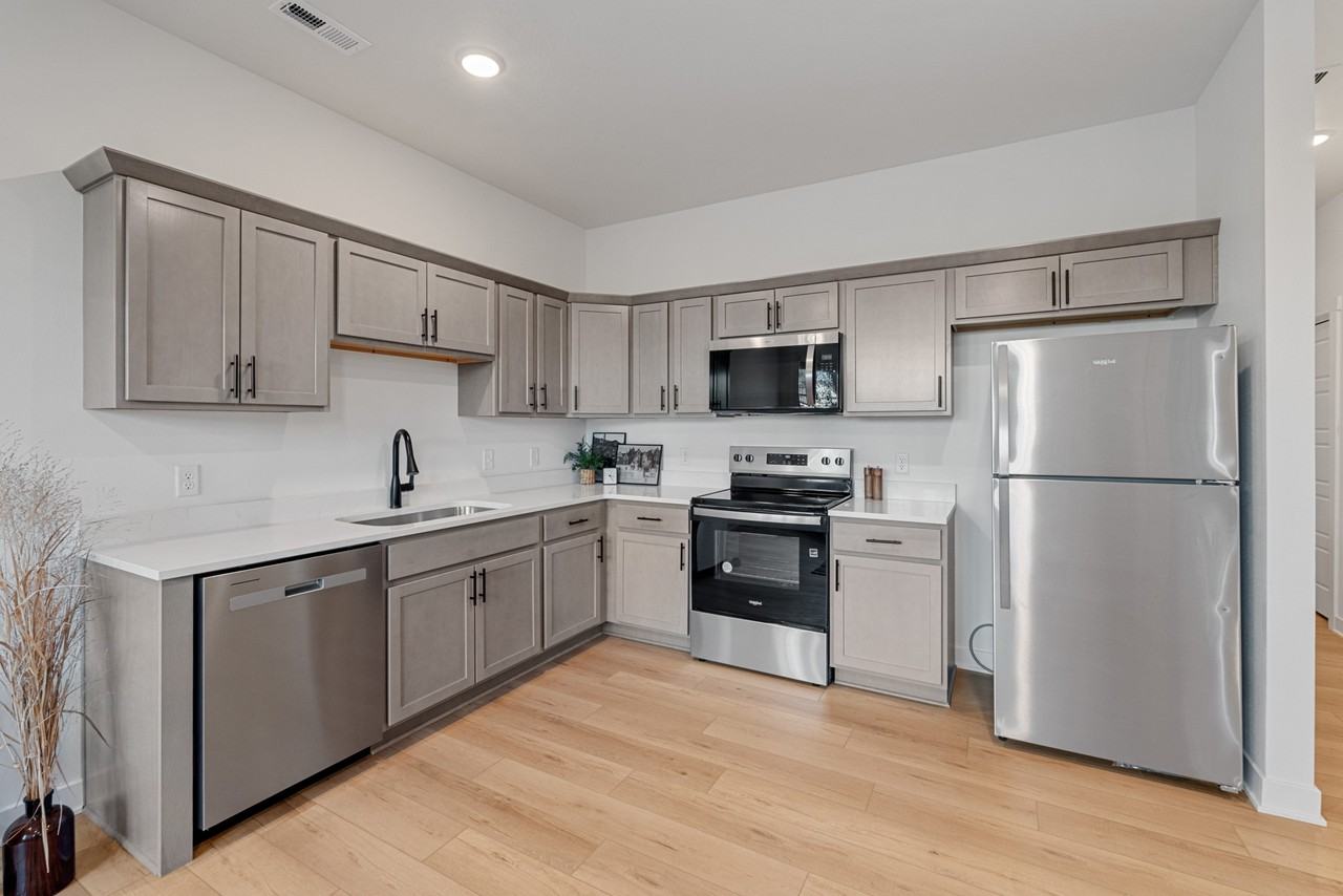 1115 Sw 11th St #1 - Photo 4 of 30