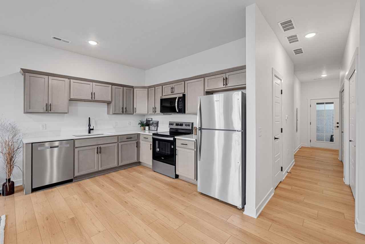 1115 Sw 11th St #1 - Photo 5 of 30