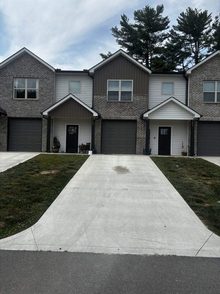 110 Stone Court Way - Photo 2 of 12