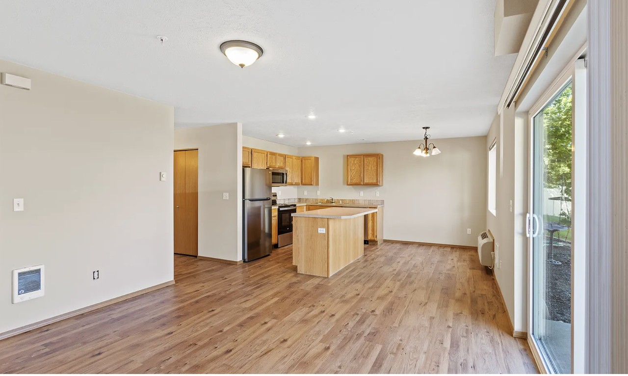 403 South Eastern Road - Photo 2 of 19