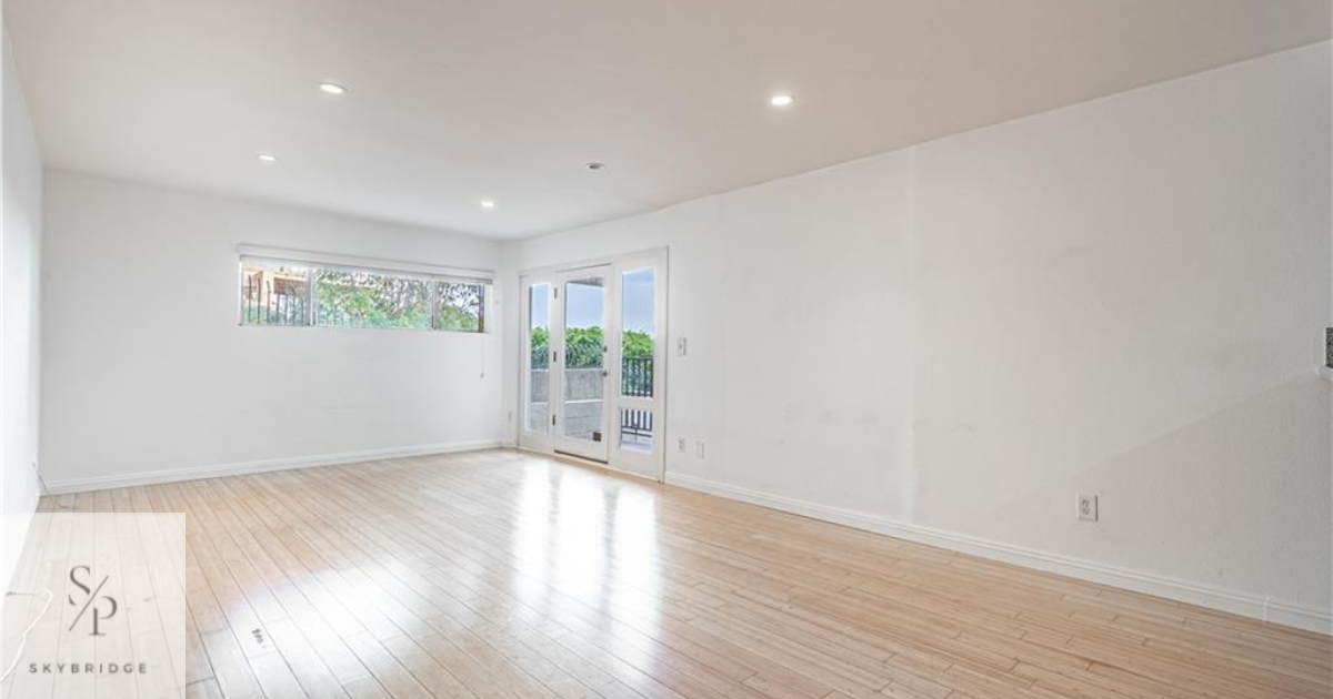 1230 Horn Ave - Photo 4 of 23