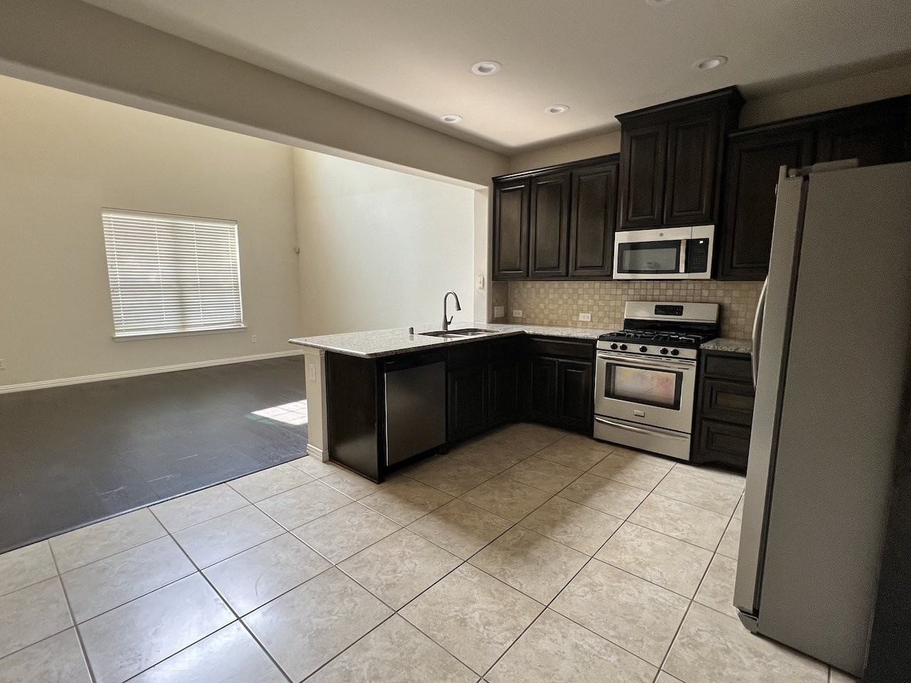 532 S Greenville Ave - Photo 4 of 12