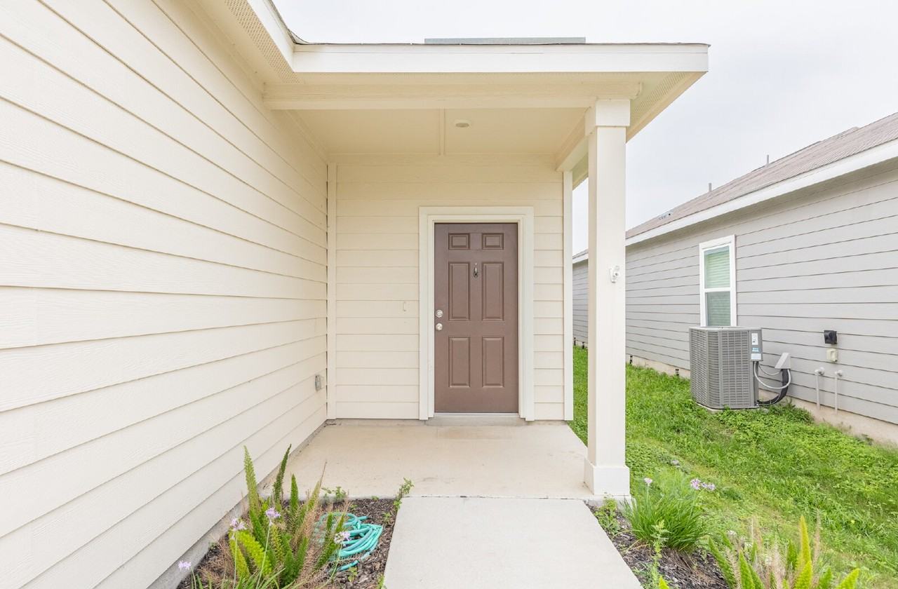 5631 Pearl Mdw - Photo 3 of 31